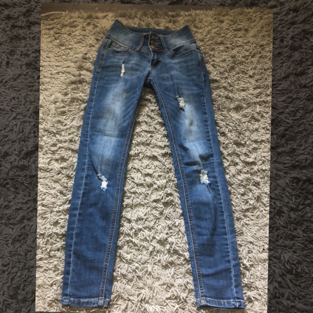 A light blue pair of Encore jeans 👖.
